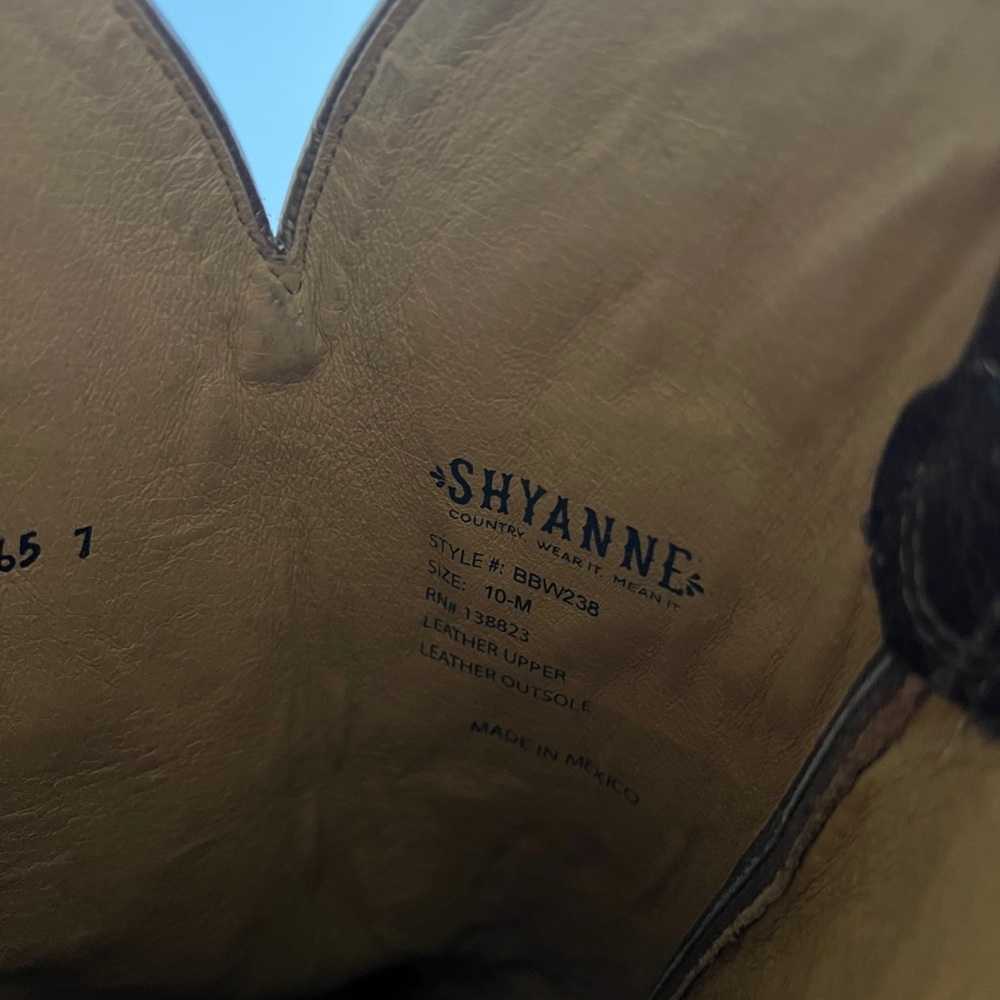 Shyanne Cowgirl Boots size 10M